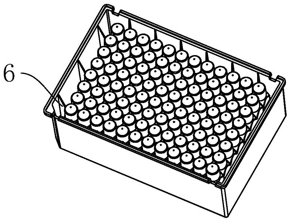 Deep-well plate with high nucleic acid extraction rate and preparation method of deep-well plate