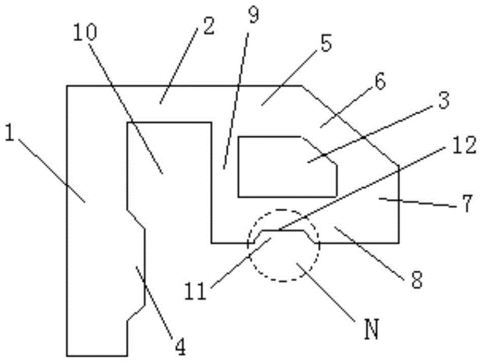 A device and method for measuring center offset of fish-belly submerged arc welding seam in the middle beam of flat car