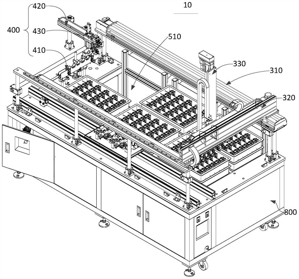 Bracket feeding machine and automatic feeding method thereof