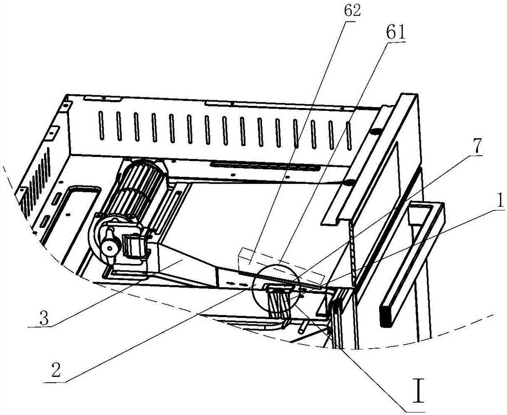 Fume exhausting structure of oven