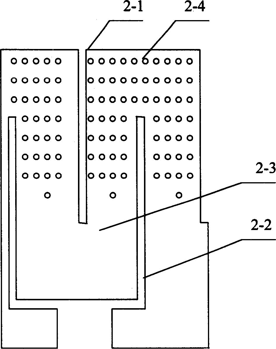 Growth apparatus for large-areaed crystal by temperature gradient technique and crystal growth method thereof