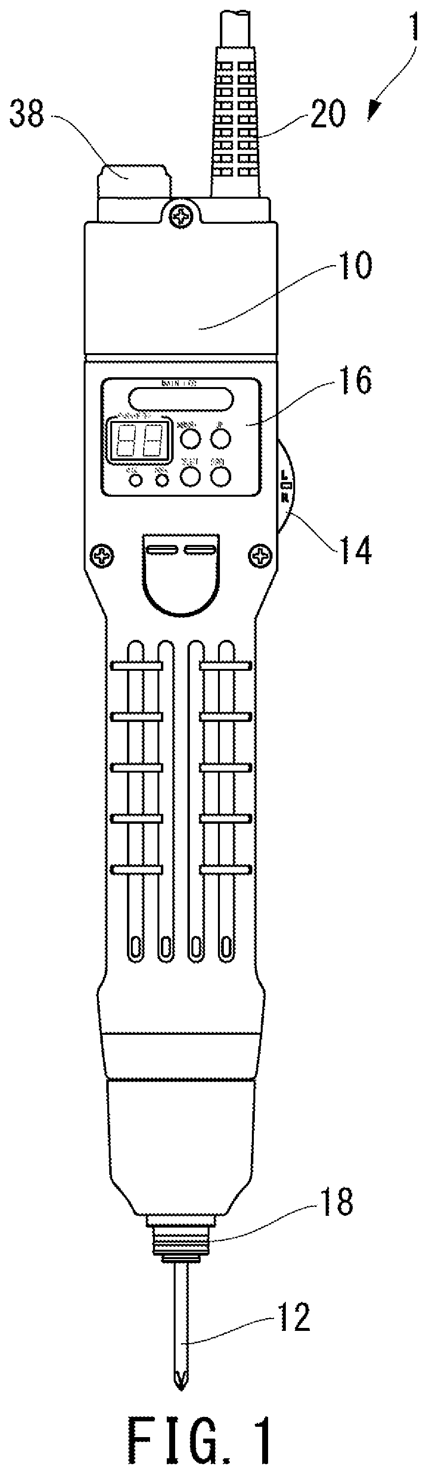 Threaded member tightening tool and counting apparatus