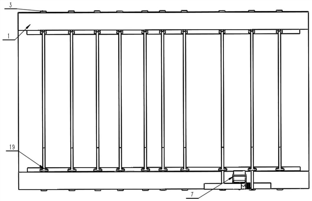 A vertical medicine dispensing machine medicine tank clutch opening and closing type self-adaptive adjustment device