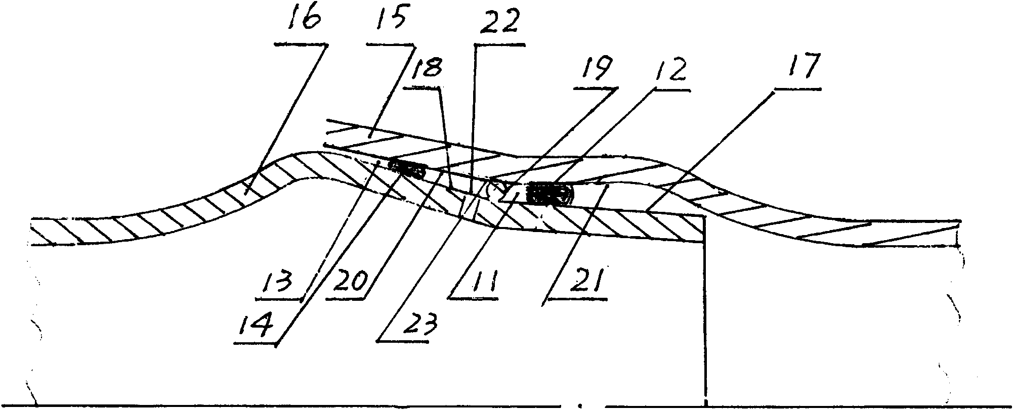 Self-sealing double-rubber-ring pipeline flexible connector