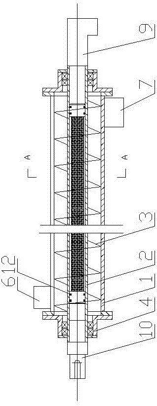 Spiral conveying device with mud filtering function