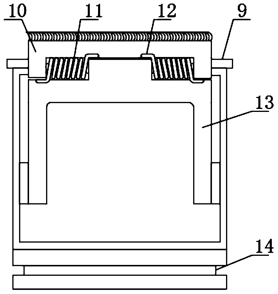 Raw material conveying device for packaging