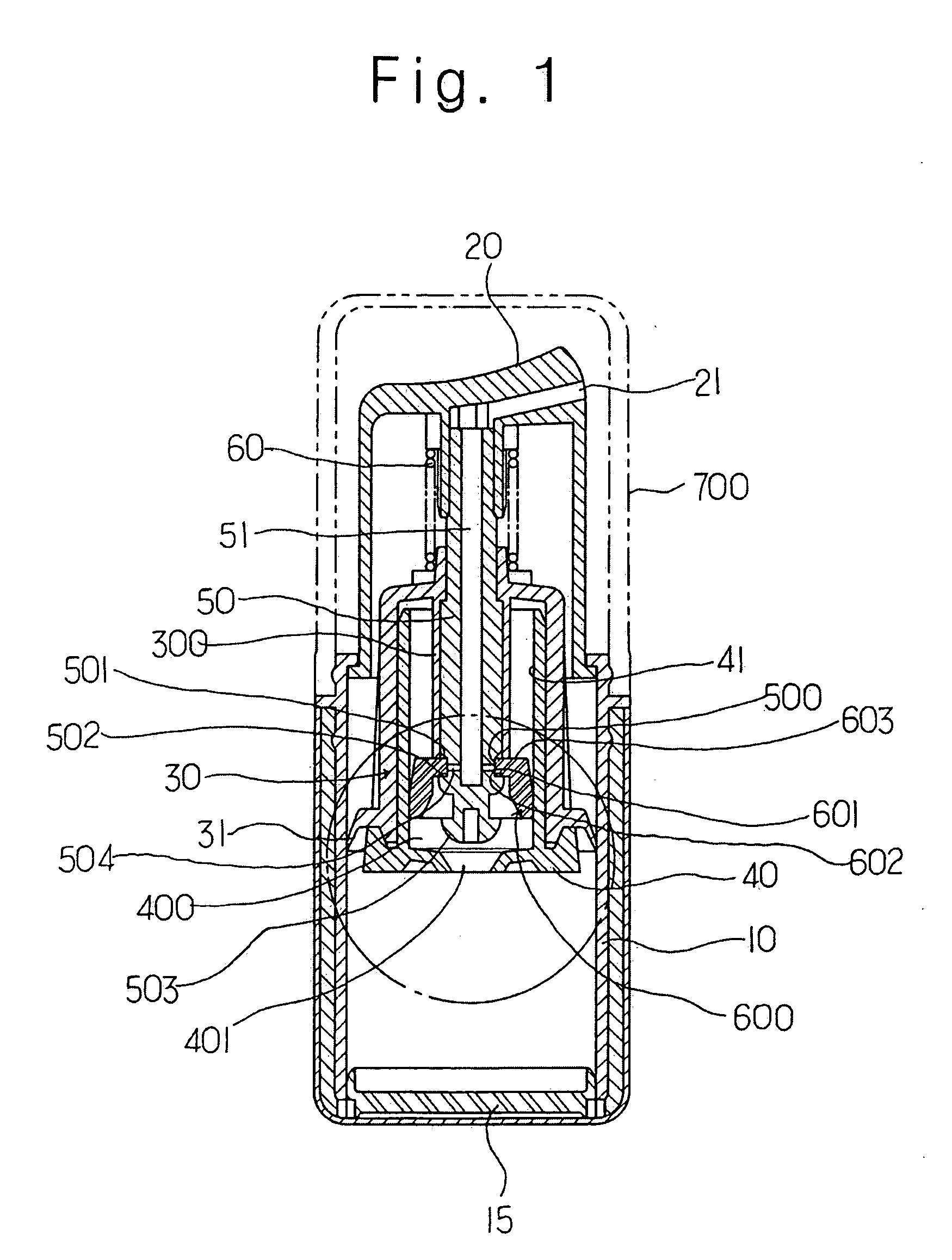 Constant discharge structure for nozzle head lowering type vacuum cosmetic container