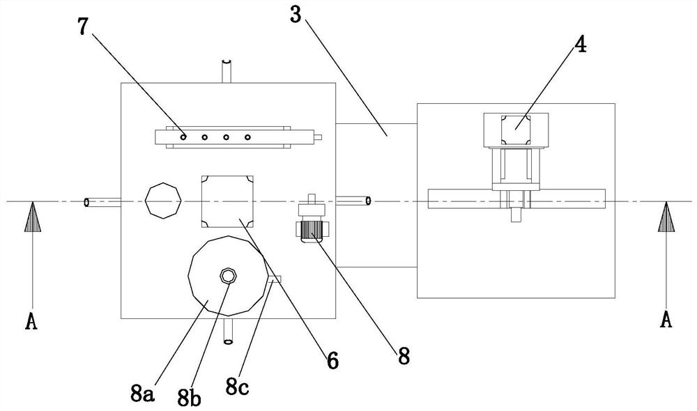 A crushing device and crushing method for producing refractory materials