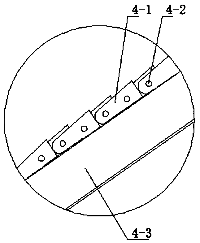 Uniformly distributed separating conveyor belt