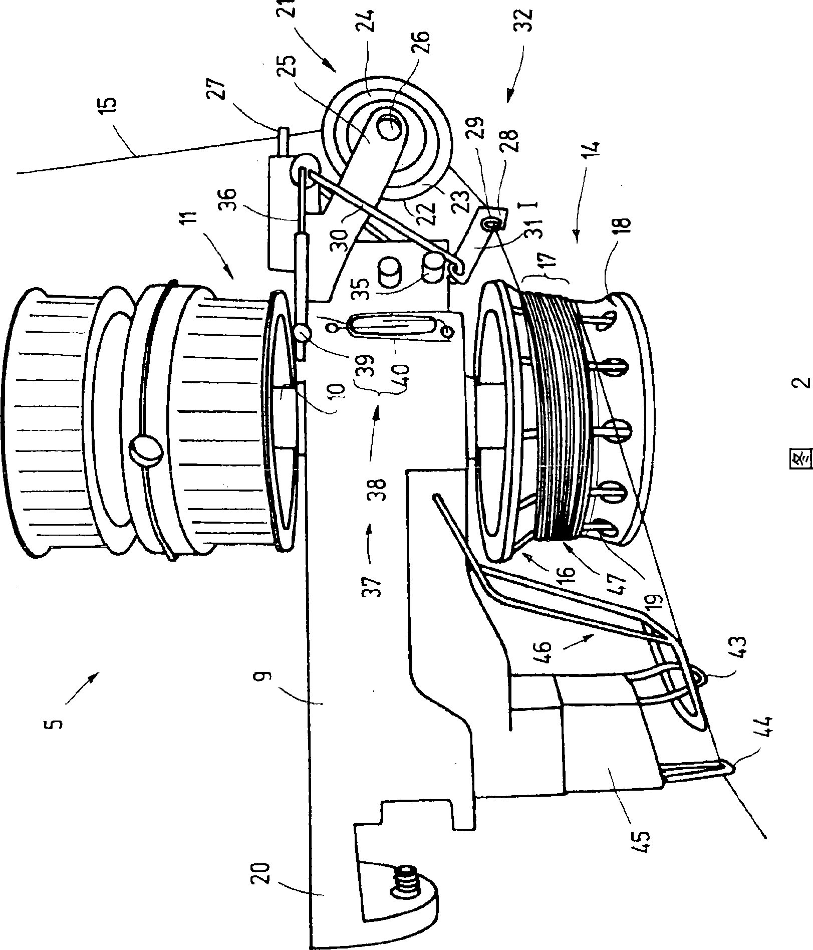 An active yarn guide with a movable yarn feeding ring