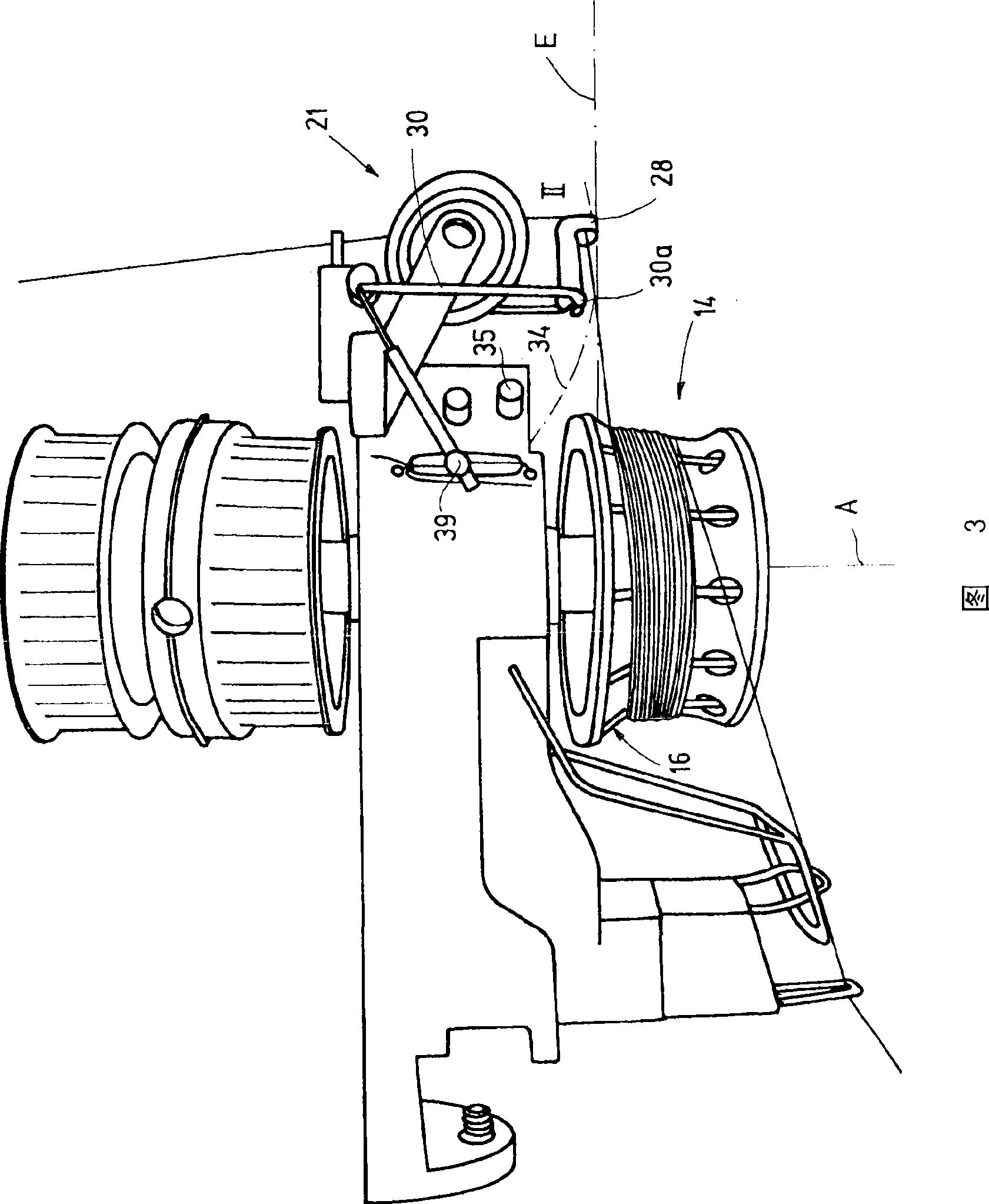 An active yarn guide with a movable yarn feeding ring