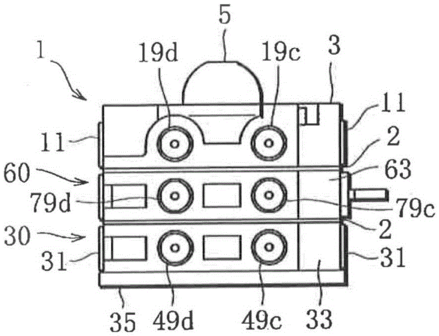 Distributing valve and gasket