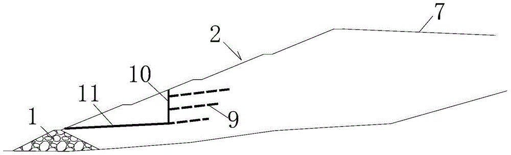 A reverse seepage drainage system suitable for upstream tailings pond and upstream tailings pond