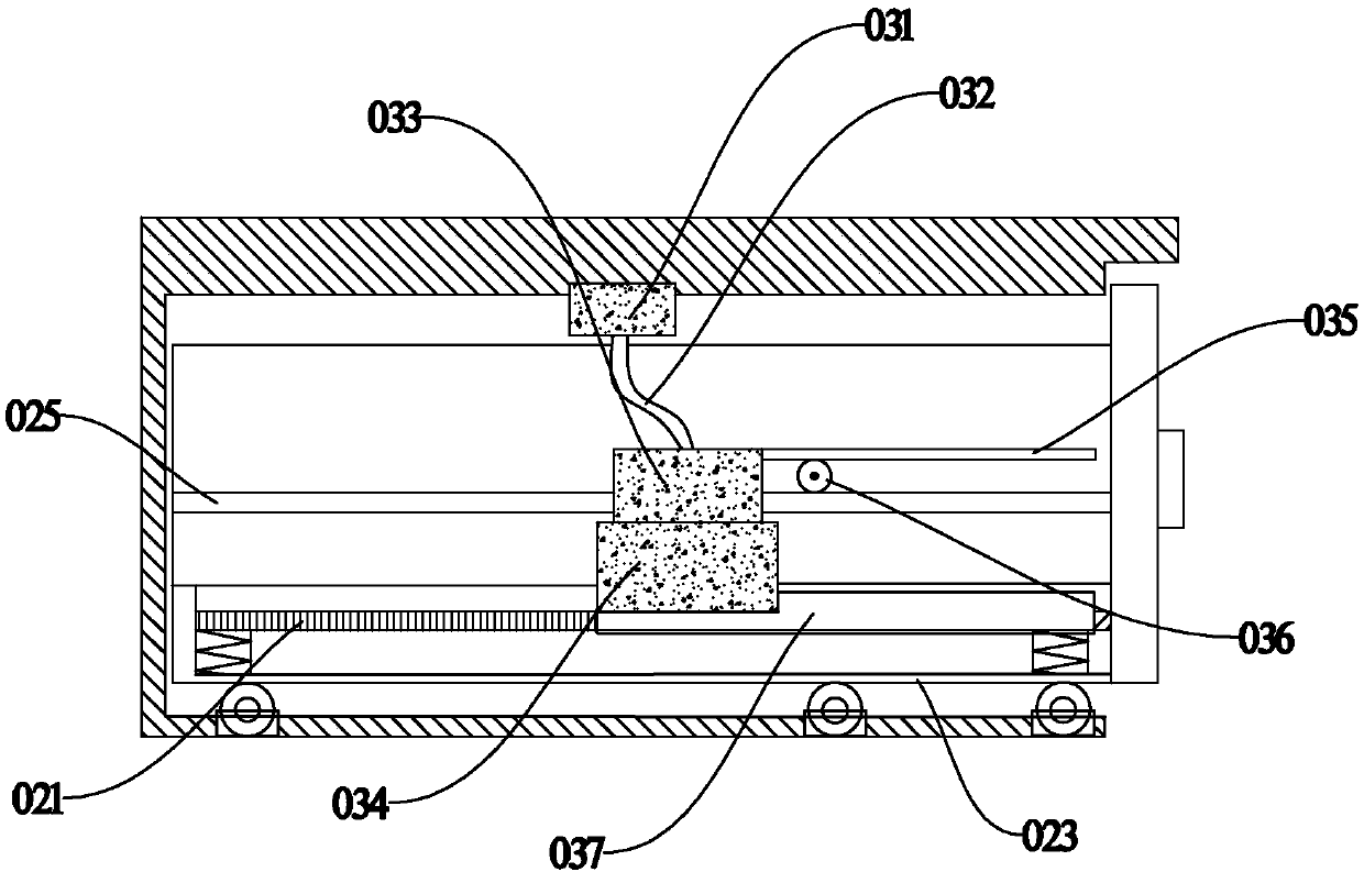 Cabinet capable of automatically adjusting counterweight