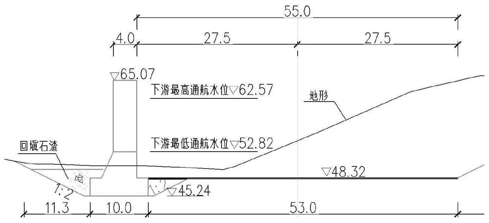 Diversion grid structure and construction method suitable for downstream bends of approach channel