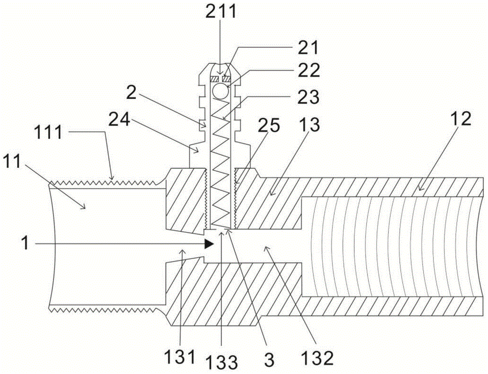 Self-priming adapter of vehicle washing solution