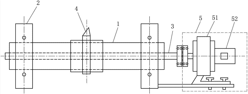 Online turning electric transverse feeding device for four-roll crusher