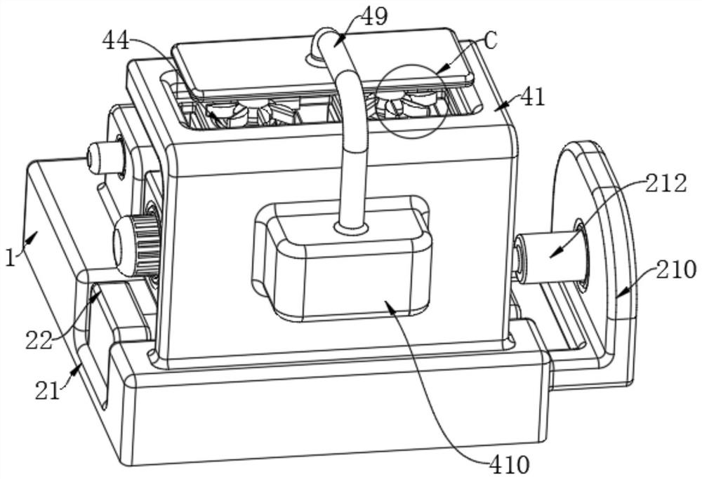 A forming mold outer arc chamfering structure