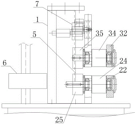 Traction device used for producing medical infusion tube