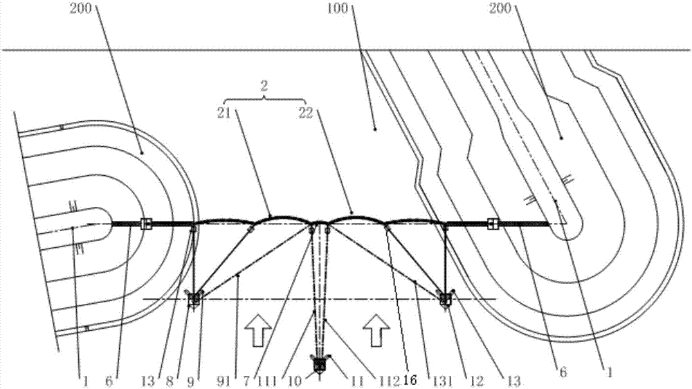 Trash holding device of water intaking open channel opening