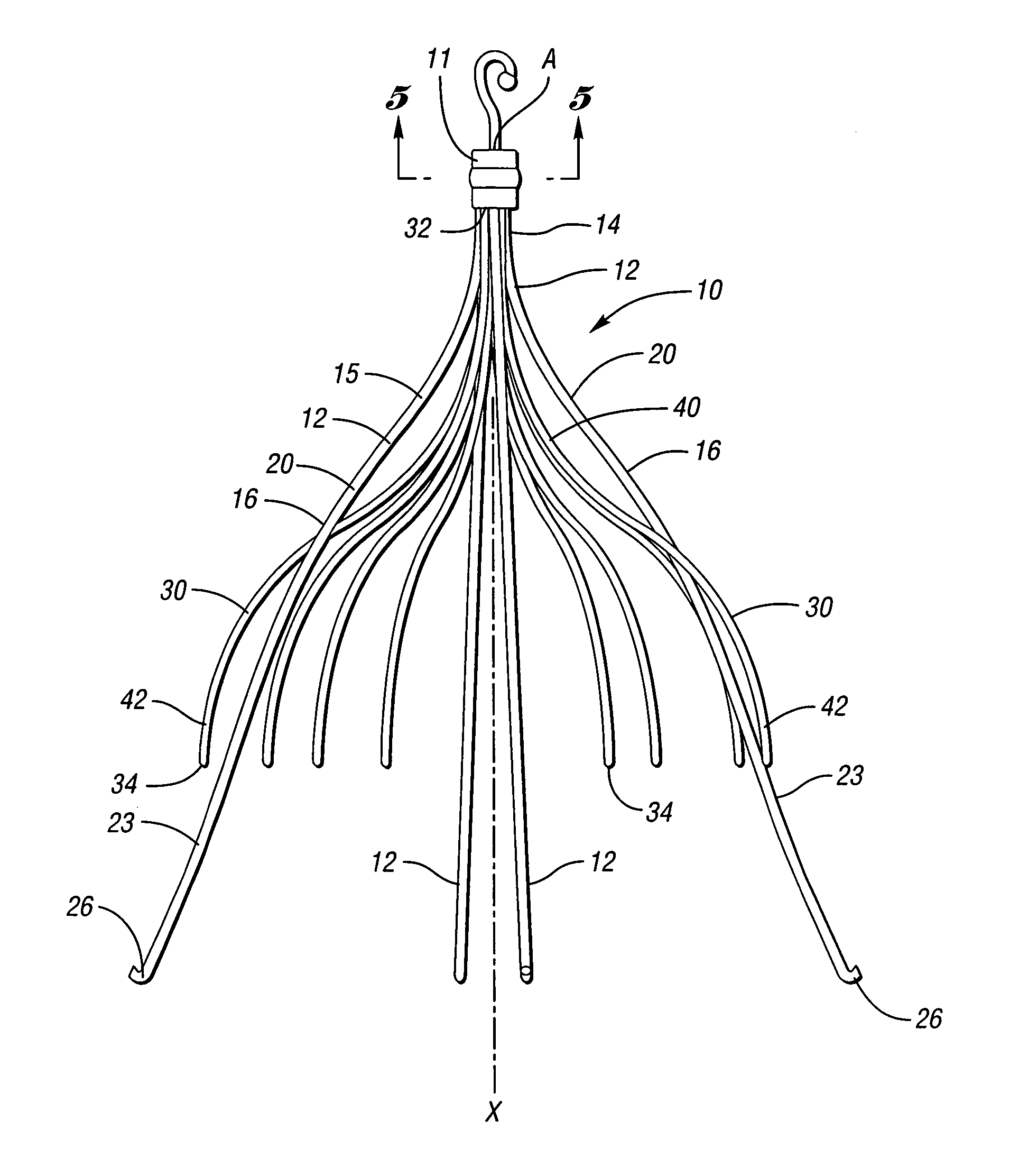 Removable vena cava filter for reduced trauma in collapsed configuration