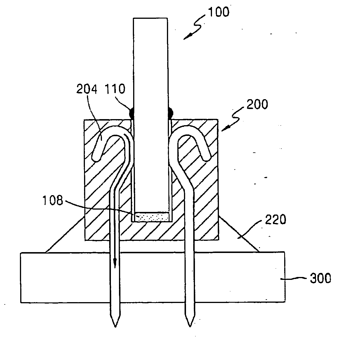 Memory module, socket and mounting method providing improved heat dissipating characteristics