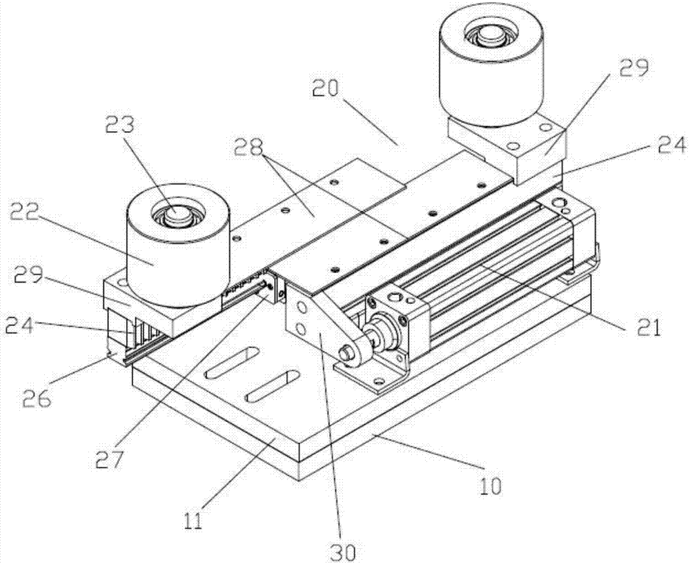 Automatic centering device for elevator guiderail conveyer line