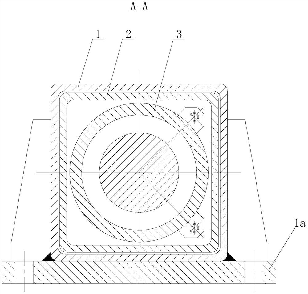 Well mouth centering device of workover rig and well mouth centering method of elevator of workover rig