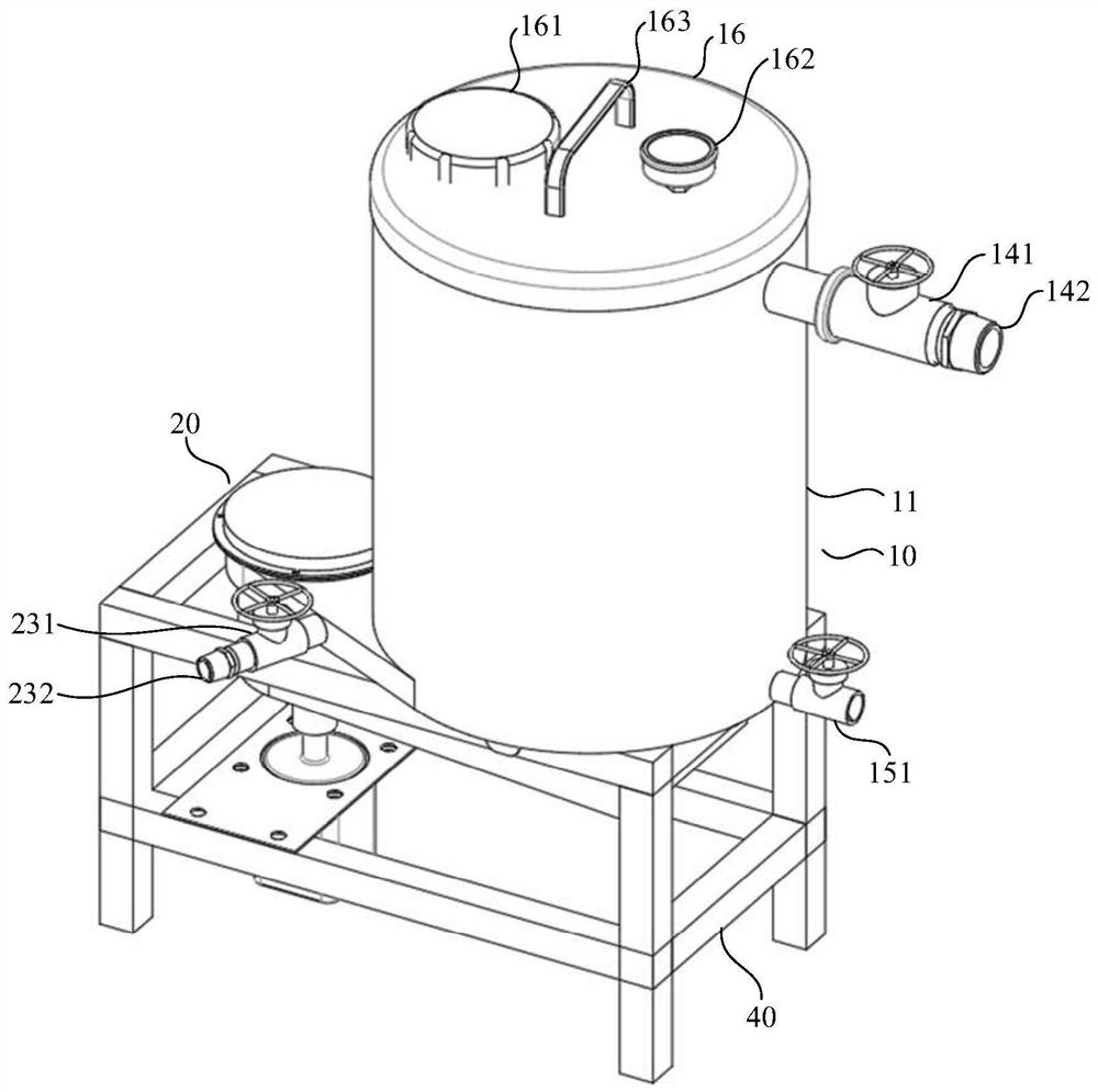 Fertilizer applicator and fertilizing method thereof