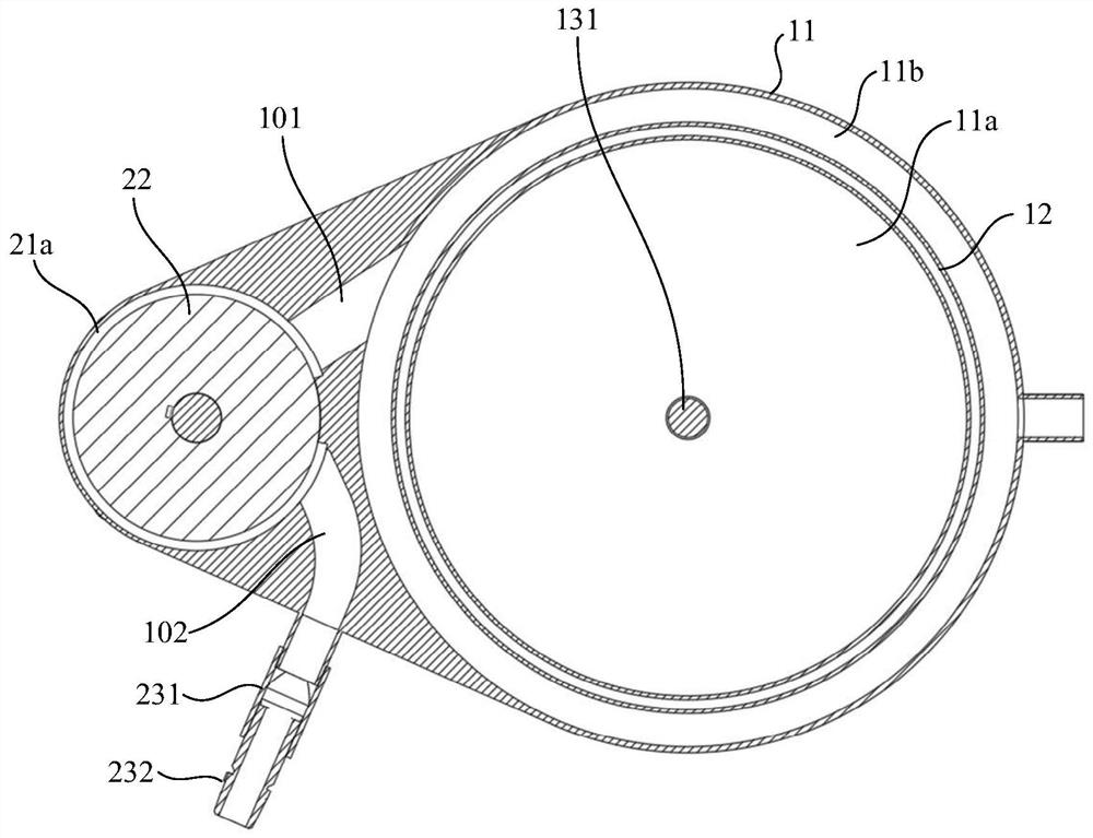 Fertilizer applicator and fertilizing method thereof