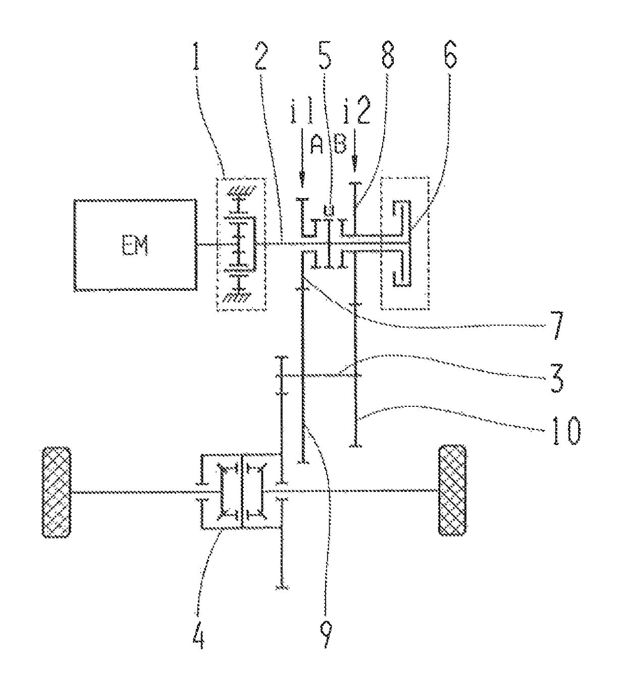 Powertrain for a vehicle and method for carrying out load changes