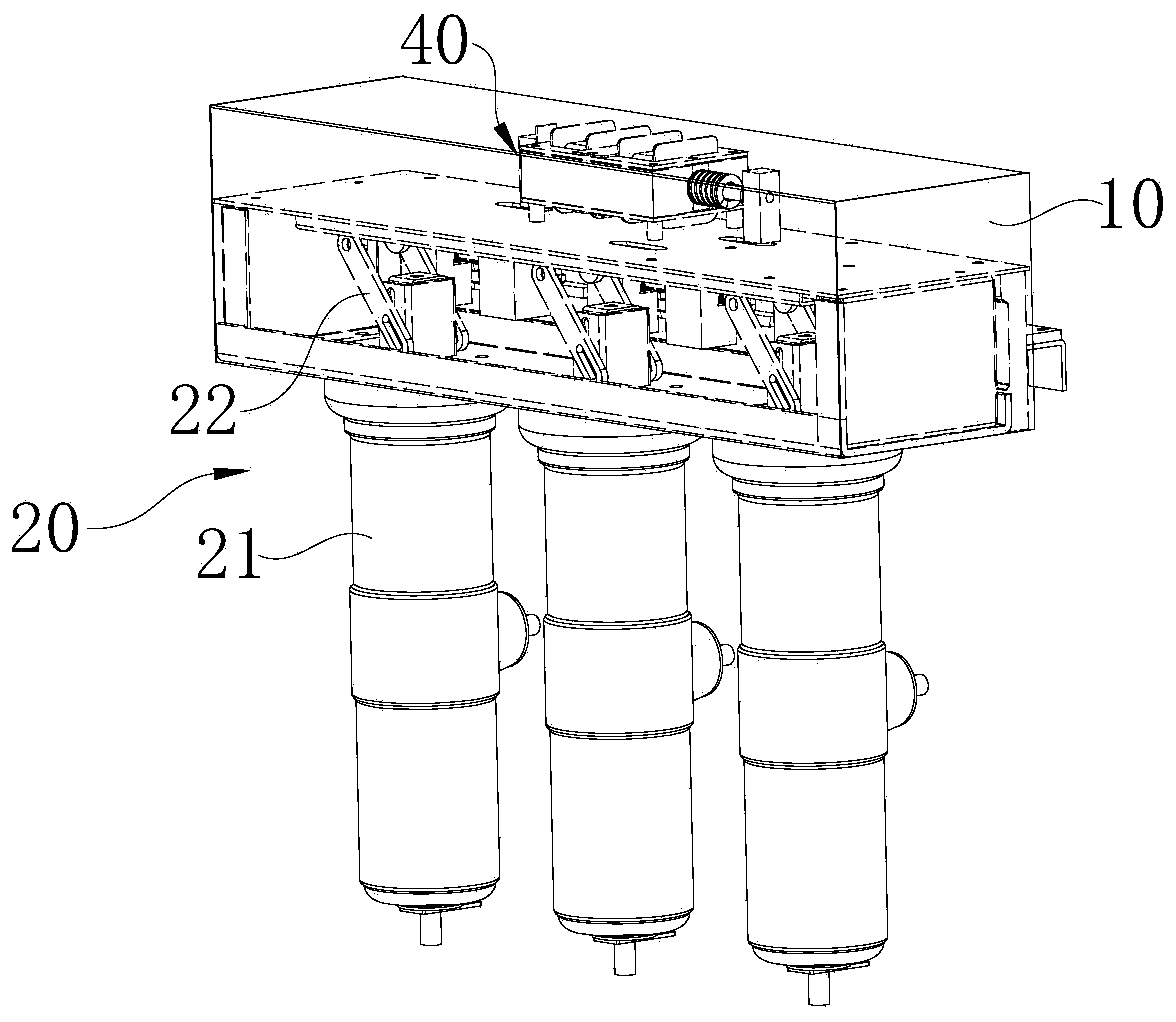 On-load capacity-regulating transition device of dry-type transformer and capacity-regulating transformer