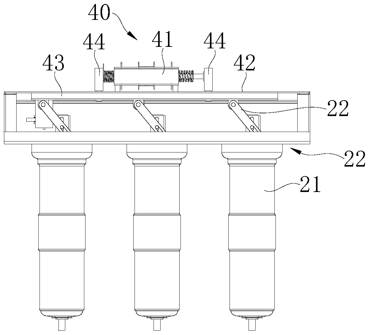 On-load capacity-regulating transition device of dry-type transformer and capacity-regulating transformer