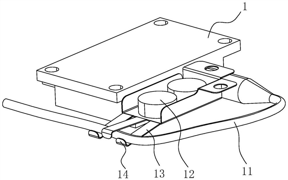 Structure for reducing speckles and improving light spot uniformity and laser searchlighting equipment