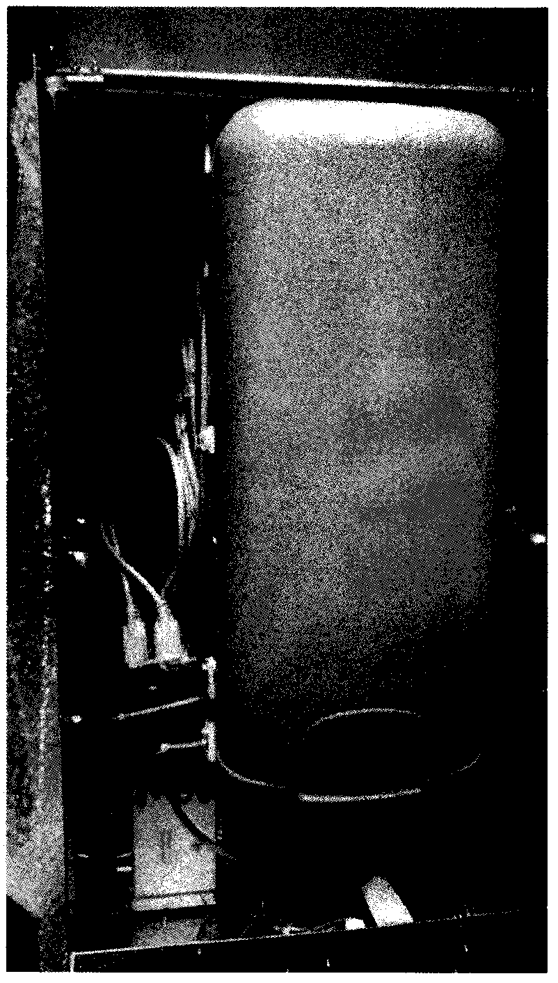 Method for multi-angle observing and precisely inverting sunlight induced chlorophyll fluorescence of shade/sun leaf of vegetation