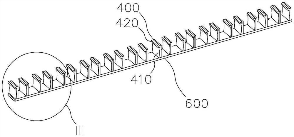 Steel bar mesh clamping device and steel bar mesh cage forming equipment