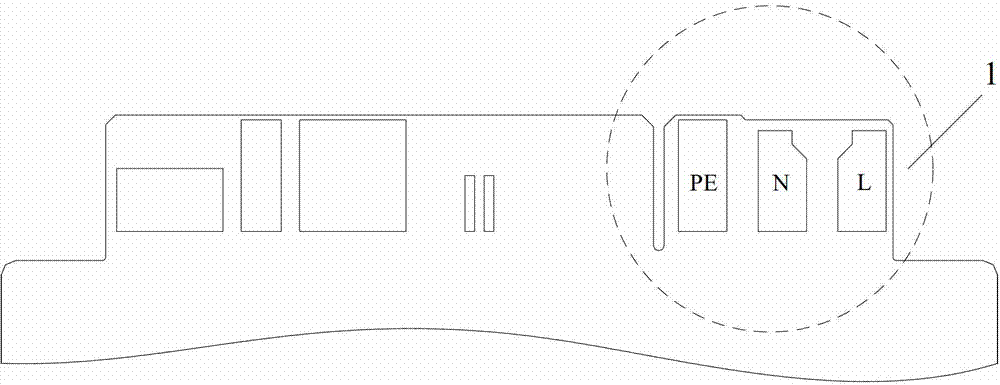 Golden finger structure and power source module with the same