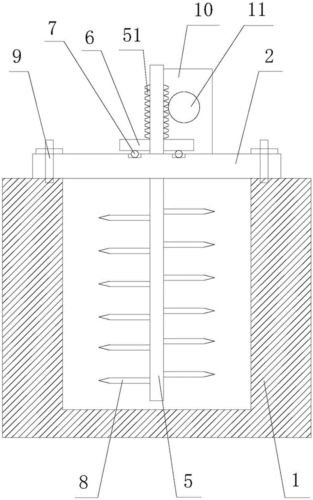 Drilling and completion fluid backflow tank with function of automatically crushing internal sedimentary rock debris