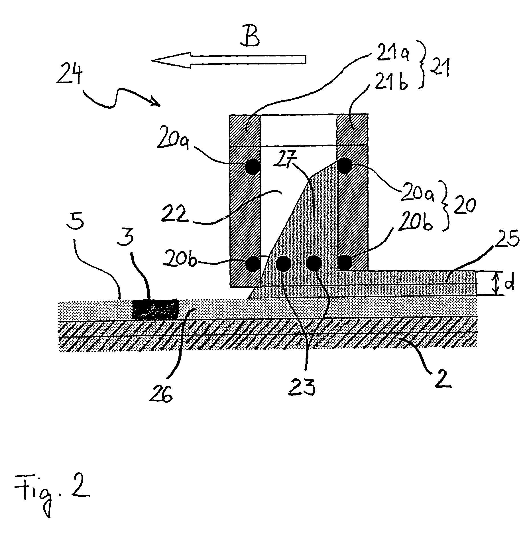 Device and method for manufacturing a three-dimensional object with a heated recoater for a building material in powder form