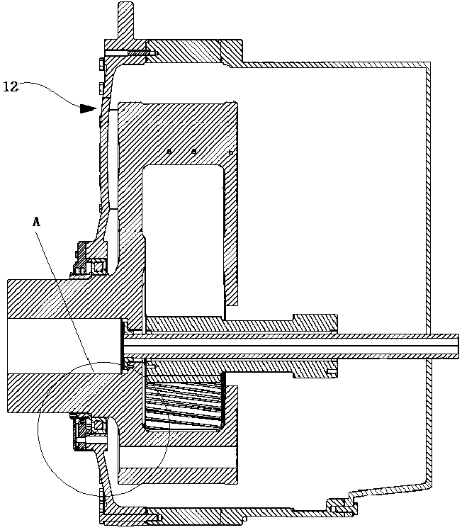 Gear case with bubble removal labyrinth seal structure