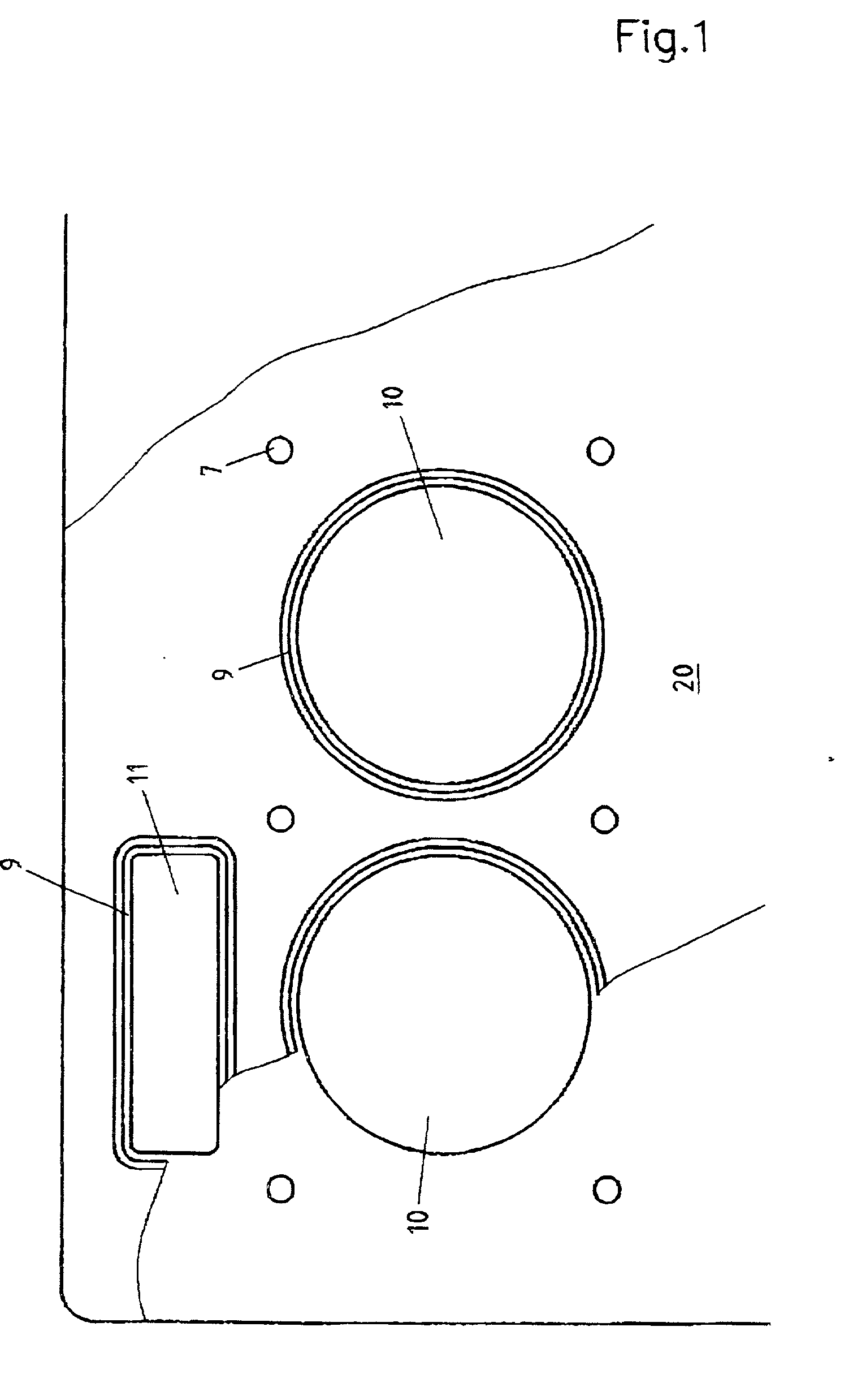 Flat gasket for a reciprocating engine or a driven machine