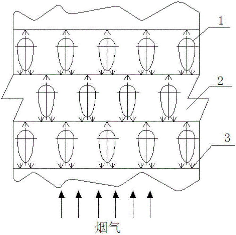 Low-resistance forced water cooling drip pipe type demister and demisting method