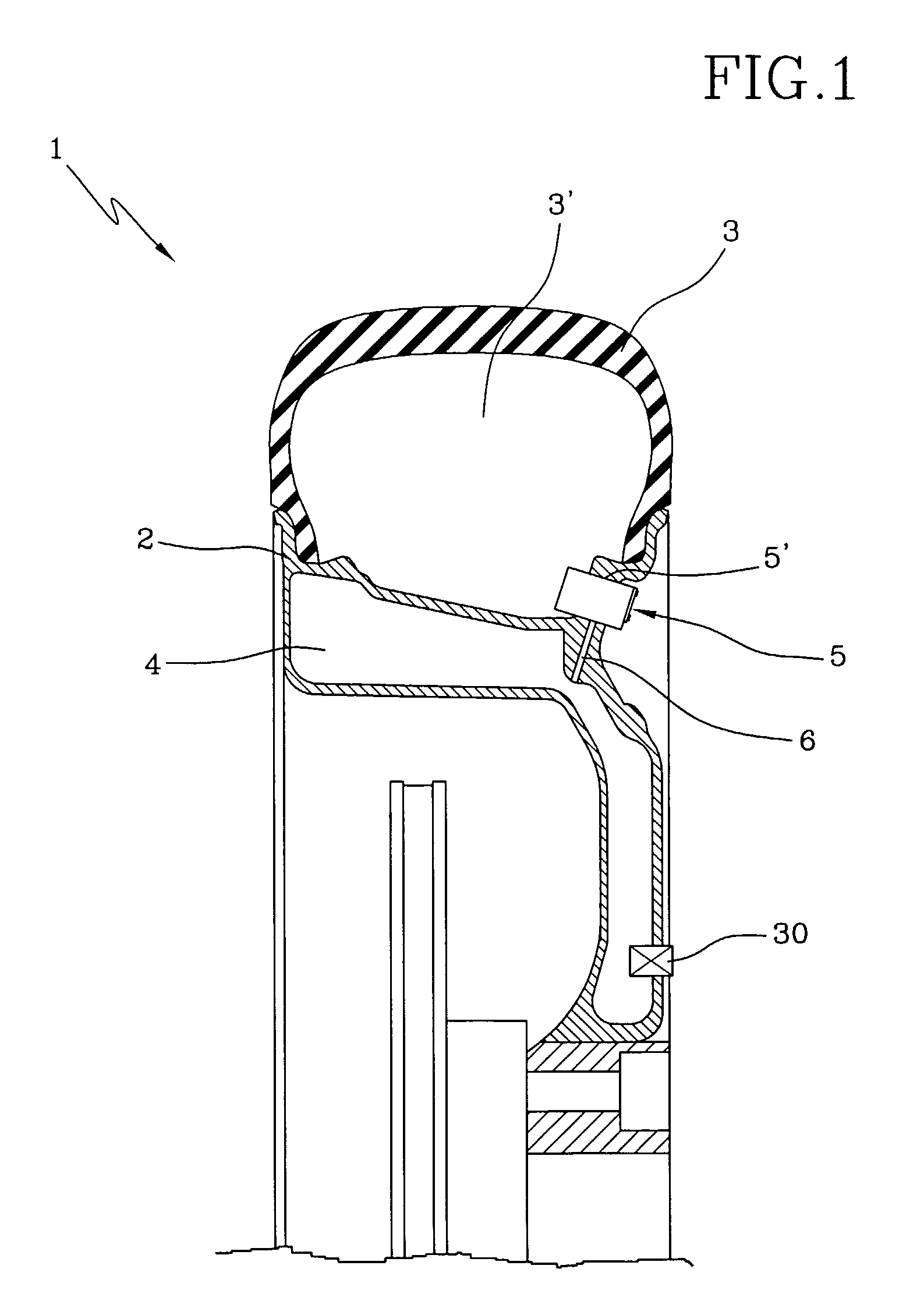 Wheel having a controlled pressure and a pressure reservoir