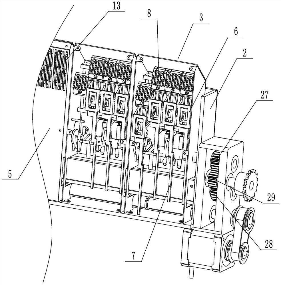 Traction device of flat knitting machine