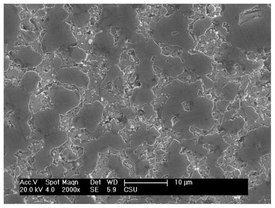 Near-net forming die and near-net forming method for high-silicon aluminum alloy shell