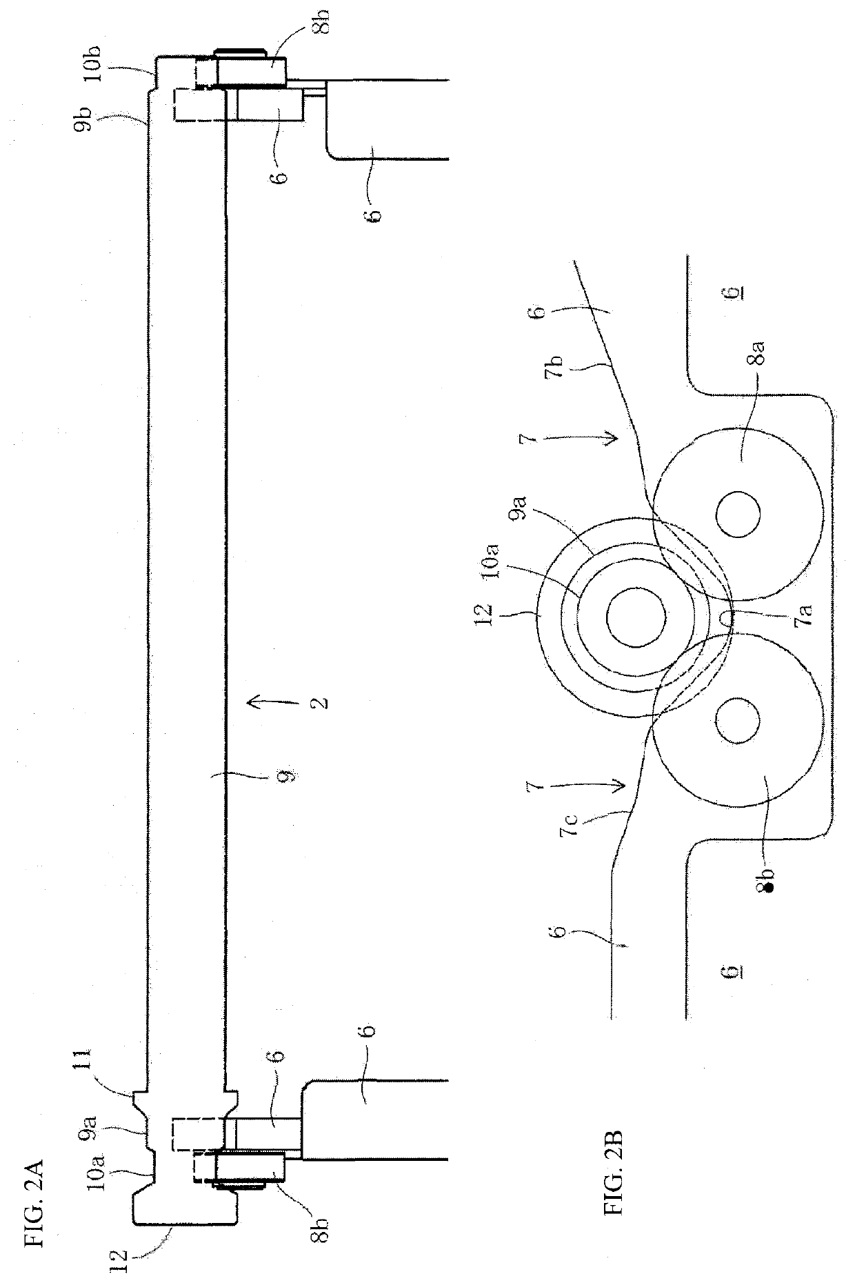 Roll accommodation unit, processing apparatus, and roll setting method