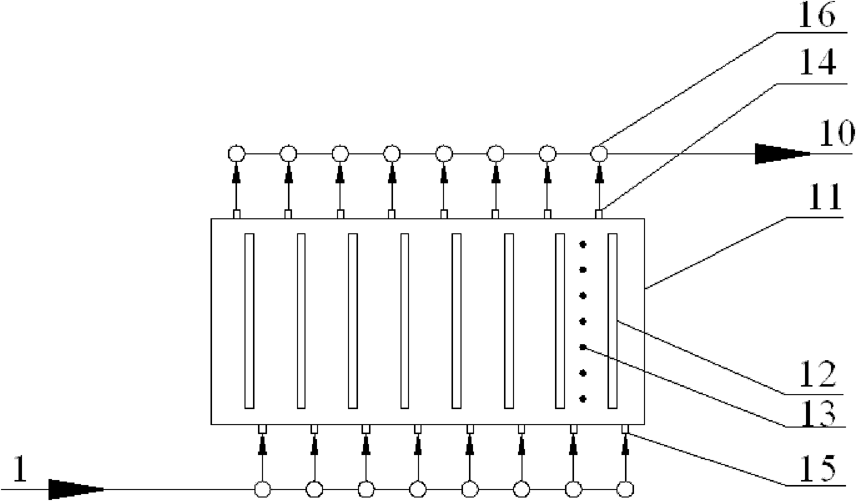 Polycrystalline silicon reducing furnace and operating method thereof