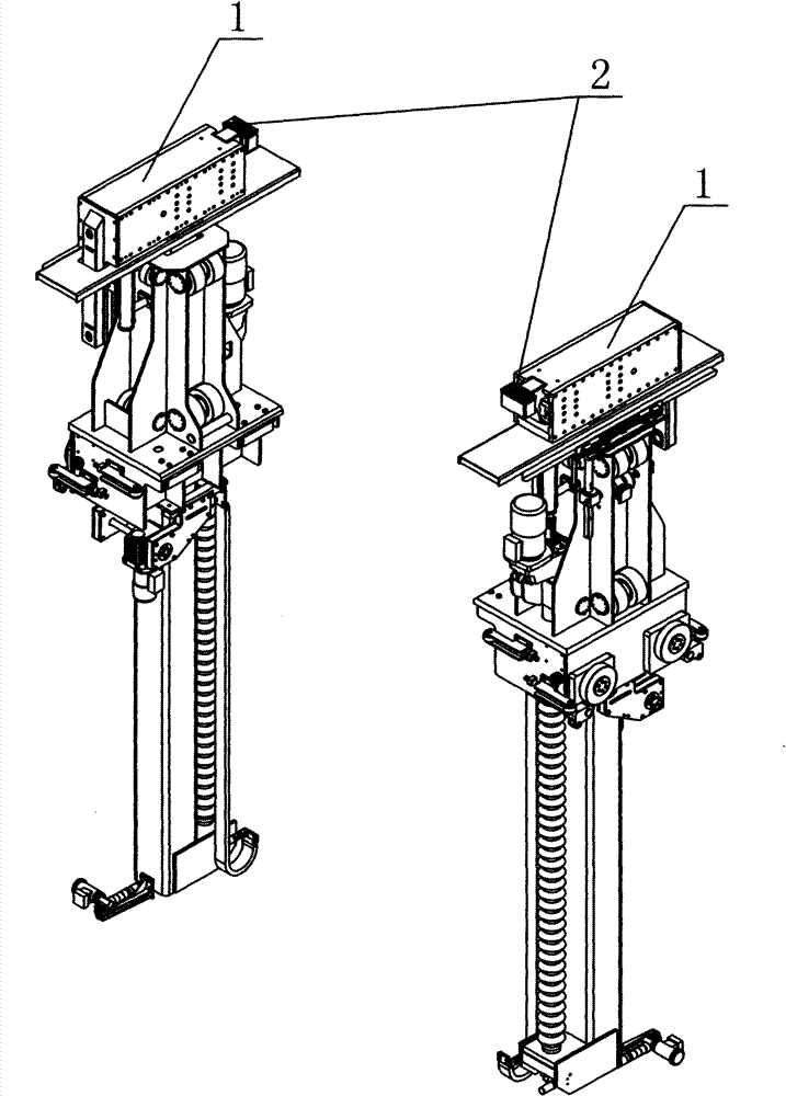 Load transverse adjusting mechanism for bilateral half-spring type holding head