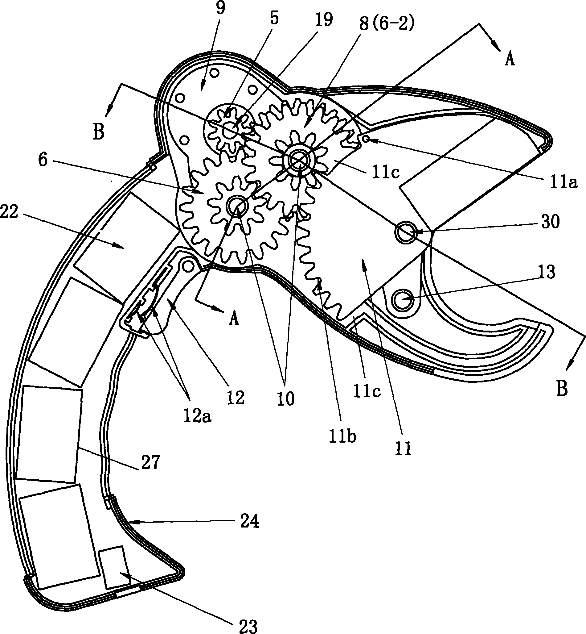 Quick retracting device in plastic tube cutting tool