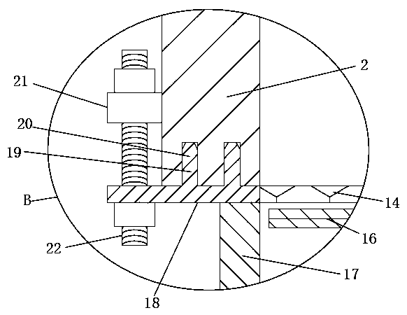 Automatic feed processing and granulating device and use method thereof